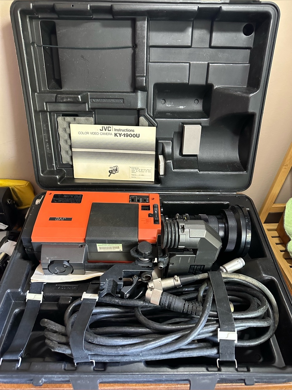 JVC Model KY-1900CH Portable Tree-Tube Professional Color Video Camera Camcorder